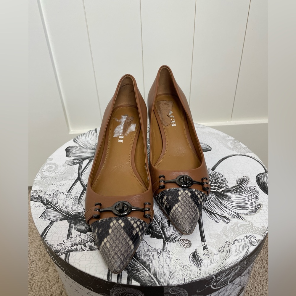 Classic Coach Lauri Leather And Python Cap Toe Pump View 3